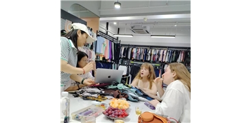 Russian Clients Visited Our Showroom for Product Selection